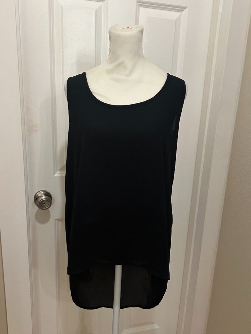 Arleiohe Sleeveless Sheer Hi-Lo Tunic - M